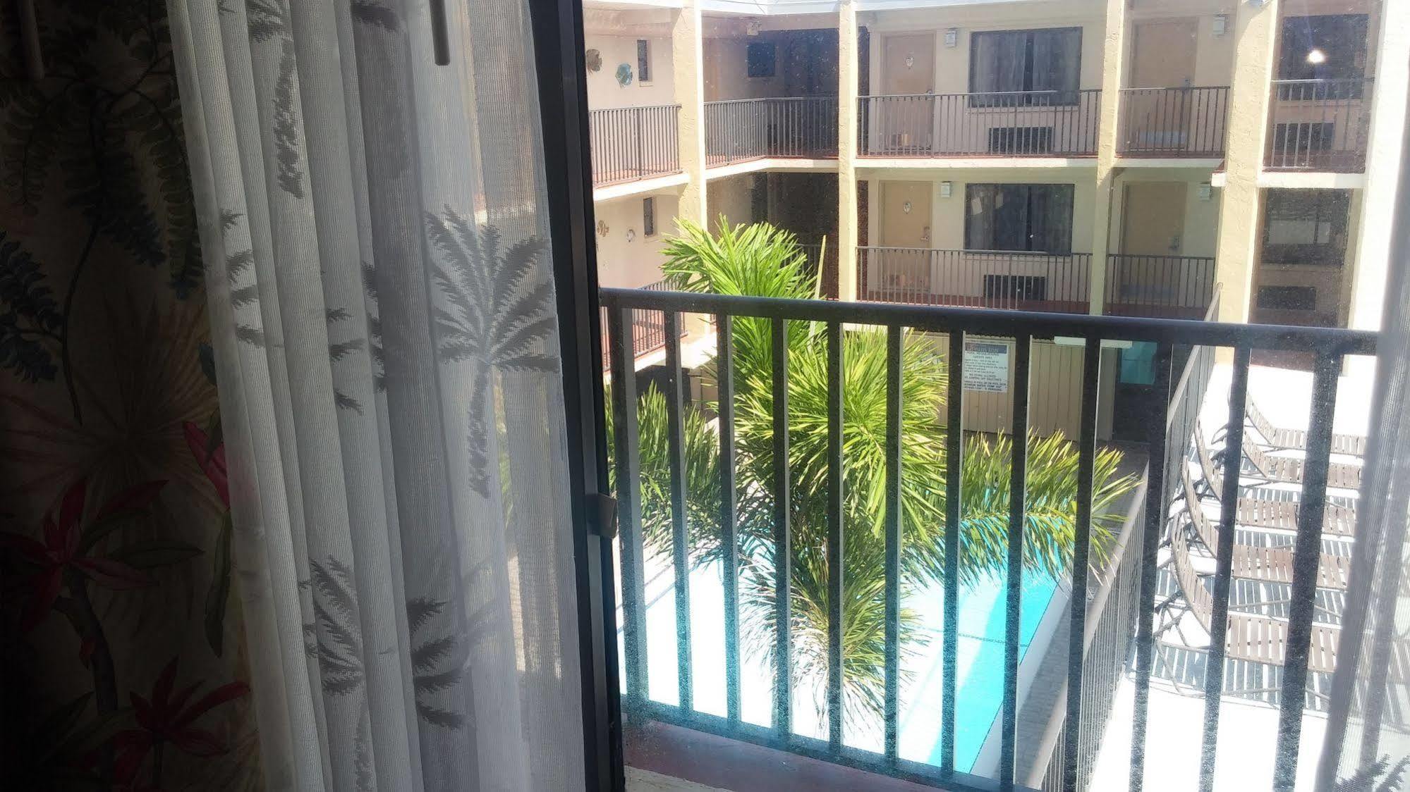 Anna Maria Island Dream Inn โฮล์มส์ บีช ภายนอก รูปภาพ